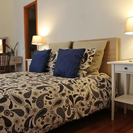 Hostel Johnie's Place & Suites *