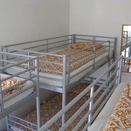 Hostel Johnie's Place & Suites