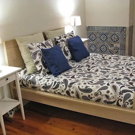 بيت شباب Johnie's Place & Suites *