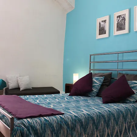 بيت شباب Johnie's Place & Suites *