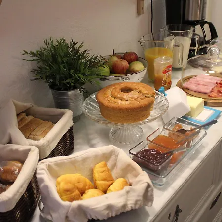 Johnie's Place & Suites بيت شباب Lisboa