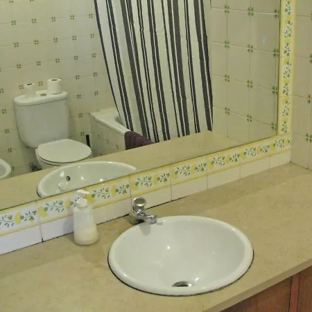 Johnie's Place & Suites *