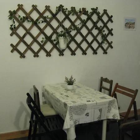 Johnie's Place & Suites